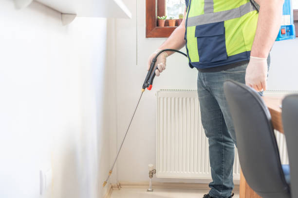 Best Exterminator Services  in Gladstone, MO